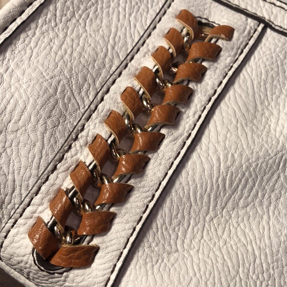 Jessica Simpson pebbled faux leather gold tone logo fittings, deep shoulder bag - Picture 6 of 12